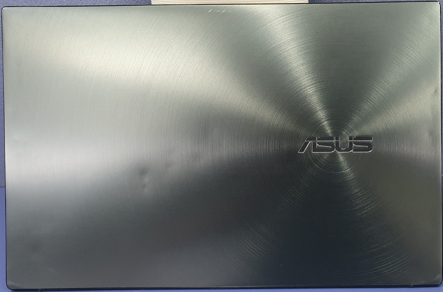 ASUS Zenbook - Ryzen 7 4700U - 8GB RAM - 500GB SSD - 14" Full HD - Windows 11 Professional